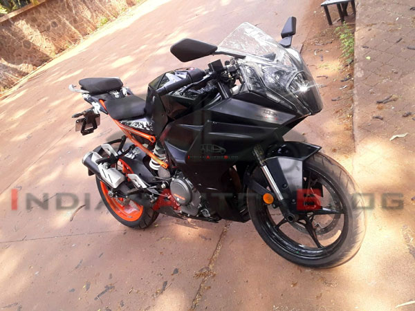 അരങ്ങേറ്റത്തിന് മുമ്പ് ക്യാമറകണ്ണിൽ കുടുങ്ങി 2021 കെടിഎം RC 390