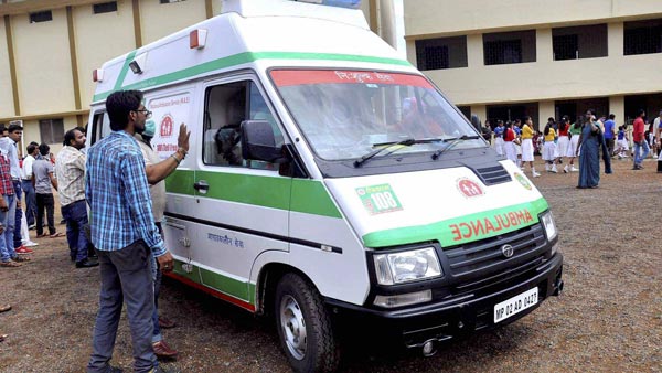ആംബുലൻസുകൾക്കും മറ്റ് എമർജൻസി വാഹനങ്ങൾക്കും പ്രത്യേക ലെയിനൊരുക്കി ഡൽഹി പൊലീസ്