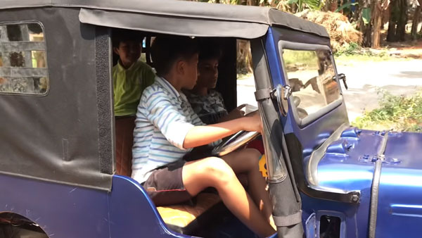 മക്കൾക്കായി മലപ്പുറം സ്വദേശിയുടെ കരവിരുതിൽ ഒരു മിനി ജീപ്പ്