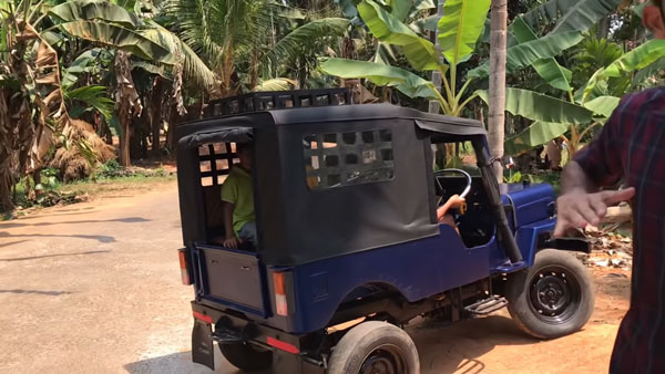 മക്കൾക്കായി മലപ്പുറം സ്വദേശിയുടെ കരവിരുതിൽ ഒരു മിനി ജീപ്പ്