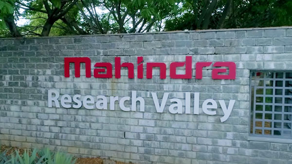 ഇരട്ട സ്ക്രീനുകളും റഡാർ അടിസ്ഥാനമാക്കിയുള്ള സവിശേഷതകളും, തരംഗമാകാൻ മഹീന്ദ്ര XUV700