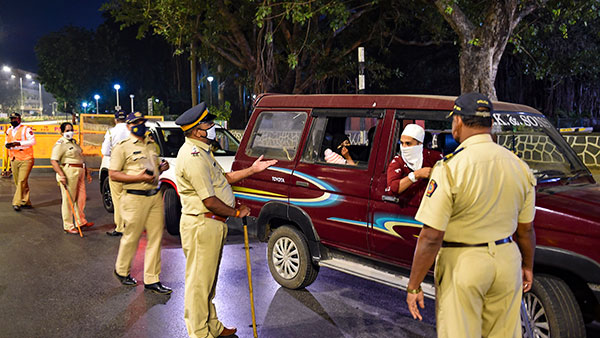 കാറിൽ ഒറ്റയ്ക്ക് ഡ്രൈവ് ചെയ്യുമ്പോഴും ഇനി മാസ്ക് നിർബന്ധം; ഡൽഹി ഹൈക്കോടതി