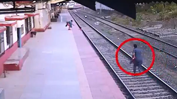 ധീരതയ്ക്ക് ആദരം, മയൂര് ഷെല്ക്കയ്ക്ക് ജാവ ബൈക്ക് സമ്മാനം, പിന്നാലെ ഥാറും എത്തും