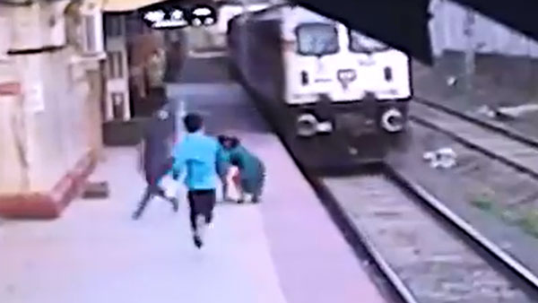 ധീരതയ്ക്ക് ആദരം, മയൂര് ഷെല്ക്കയ്ക്ക് ജാവ ബൈക്ക് സമ്മാനം, പിന്നാലെ ഥാറും എത്തും