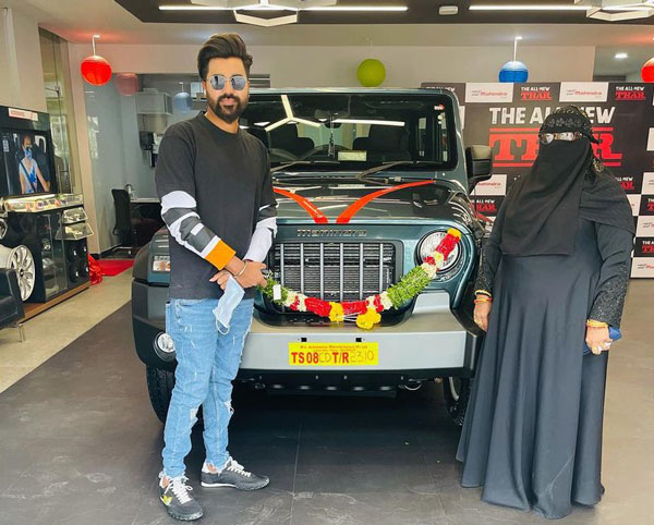 വാക്ക് പാലിച്ച് ആനന്ദ് മഹീന്ദ്ര; മുഹമ്മദ് സിറാജിന് ഥാർ സമ്മാനിച്ചു