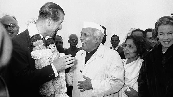 ബ്രിട്ടന്റെ ഫിലിപ്പ് രാജകുമാരന്റെ അന്ത്യയാത്ര അദ്ദേഹത്തിന്റെ വ്യക്തി മുദ്ര പതിഞ്ഞ പ്രത്യേക ലാൻഡ് റോവറിൽ