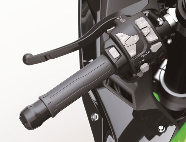 400 സിസി ഫോര് സിലിണ്ടര് എഞ്ചിനുമായി നിഞ്ച ZX-4R ഒരുങ്ങുന്നു; സ്ഥിരീകരിക്കാതെ കവസാക്കി