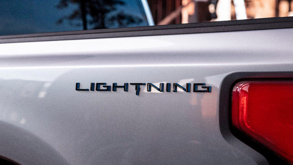 F150 അടിസ്ഥിത ഇലക്ട്രിക് പിക്കപ്പിന് ലൈറ്റ്നിംഗ് നെയിംപ്ലേറ്റ് നൽകി ഫോർഡ്