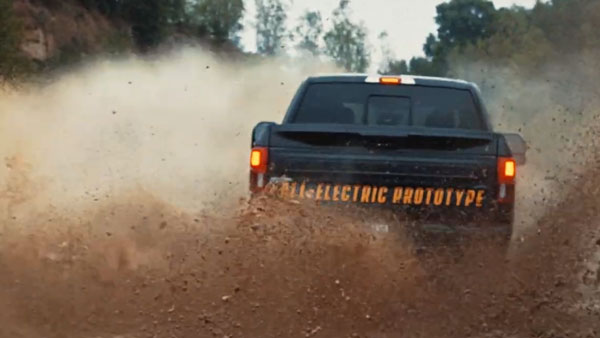 F150 അടിസ്ഥിത ഇലക്ട്രിക് പിക്കപ്പിന് ലൈറ്റ്നിംഗ് നെയിംപ്ലേറ്റ് നൽകി ഫോർഡ്