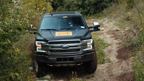 F150 അടിസ്ഥിത ഇലക്ട്രിക് പിക്കപ്പിന് ലൈറ്റ്നിംഗ് നെയിംപ്ലേറ്റ് നൽകി ഫോർഡ്