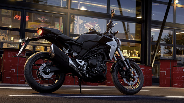 ബിഎസ് VI കംപ്ലയിന്റ് CB 300 R നേക്കഡ് സ്ട്രീറ്റ്ഫൈറ്ററിനെ ഇന്ത്യയിൽ അവതരിപ്പിക്കാനൊരുങ്ങി ഹോണ്ട