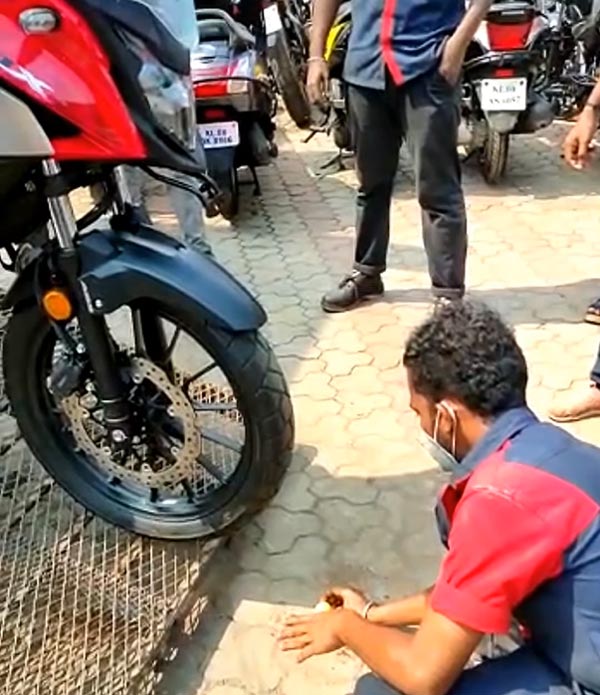 ഹോണ്ട CB 500X അഡ്വഞ്ചർ മോട്ടോസൈക്കിളുകളുടെ ആദ്യ ബാച്ച് ഡീലർഷിപ്പിൽ എത്തിത്തുടങ്ങി; ഡെലിവറികൾ ഉടൻ