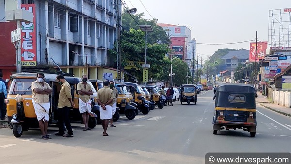 കൊവിഡ് പ്രതിസന്ധിയിൽ കൈതാങ്ങായി മിനി ഓട്ടോ ആംബുലൻസ് സേവനവുമായി മലയാളി