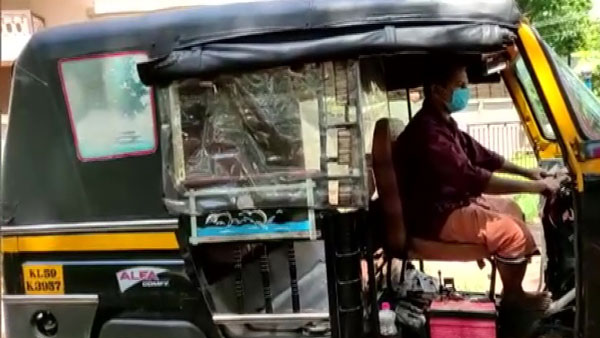 കൊവിഡ് പ്രതിസന്ധിയിൽ കൈതാങ്ങായി മിനി ഓട്ടോ ആംബുലൻസ് സേവനവുമായി മലയാളി