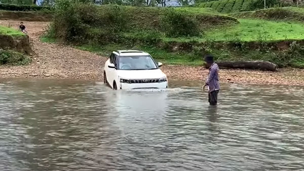 നദി മുറിച്ച് കടന്ന് മഹീന്ദ്ര XUV300; വീഡിയോ വൈറല്