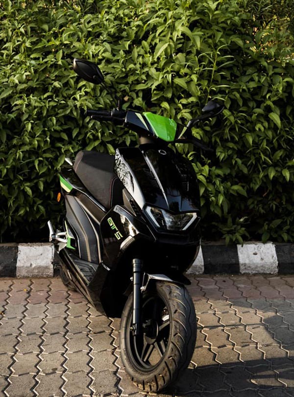 പൂര്ണ ചാര്ജില് 150 കിലോമീറ്റര് വരെ സഞ്ചരിക്കാം; GT5 ഇലക്ട്രിക് സ്കൂട്ടര് അവതരിപ്പിച്ച് വൈറ്റ് കാര്ബണ്