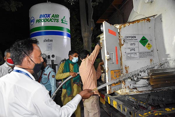ഓക്സിജന് കണ്ടെയ്നറുകള്ക്ക് GPS നിര്ബന്ധമെന്ന് റോഡ് മന്ത്രാലയം