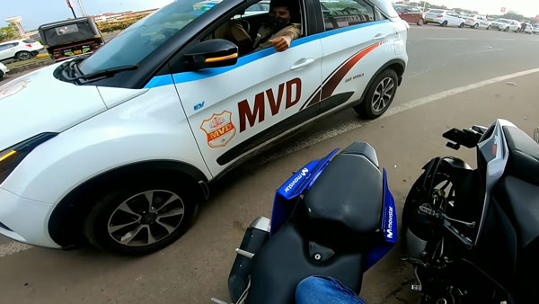 മഡ്ഗാർഡ് മുഖ്യം ബിഗിലേ! R15 റൈഡറിന് ചെറു ഉപദേശവും പിഴയും നൽകി MVD