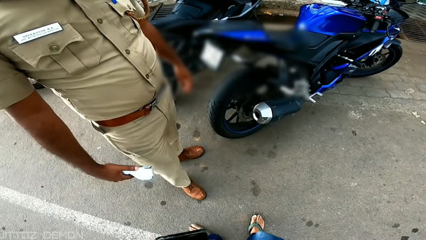 മഡ്ഗാർഡ് മുഖ്യം ബിഗിലേ! R15 റൈഡറിന് ചെറു ഉപദേശവും പിഴയും നൽകി MVD