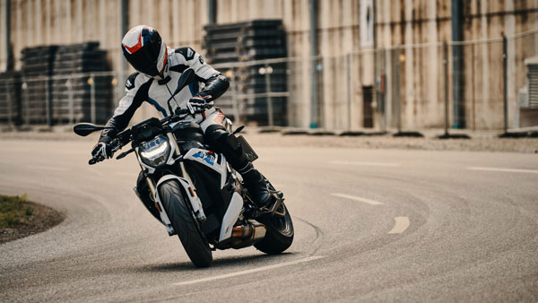 S1000R സൂപ്പർ ബൈക്കിന്റെ ബിഎസ്-VI പതിപ്പിനെ ഉടൻ ഇന്ത്യയിൽ അവതരിപ്പിക്കുമെന്ന് ബിഎംഡബ്ല്യു