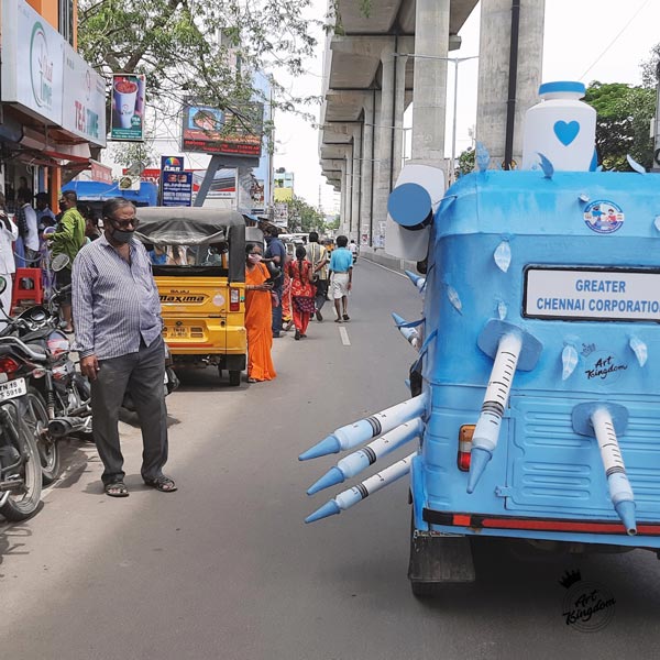 കൊവിഡ് -19 മഹാമാരിക്കെതിരായ പോരാട്ടത്തില് വൈറലായി 'വാക്സിന് ഓട്ടോ'