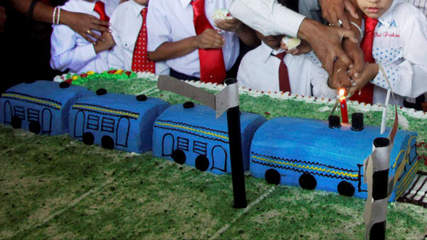 91 വർഷത്തെ പാരമ്പര്യം; മുംബൈ, പൂനെ നഗരങ്ങളെ ബന്ധിപ്പിക്കുന്ന ഡെക്കാൻ ക്വീൻ ട്രെയിന്റെ ചരിത്രം ഇങ്ങനെ