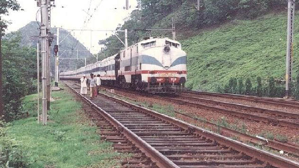 91 വർഷത്തെ പാരമ്പര്യം; മുംബൈ, പൂനെ നഗരങ്ങളെ ബന്ധിപ്പിക്കുന്ന ഡെക്കാൻ ക്വീൻ ട്രെയിന്റെ ചരിത്രം ഇങ്ങനെ