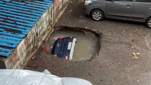എളുപ്പവഴികൾ ചിലപ്പോൾ തിരിച്ചടിയായേക്കാം; പാർക്കിംഗിൽ സിങ്ക് ഹോളിൽ മുങ്ങിത്താണ് ഹ്യുണ്ടായി വെന്യു