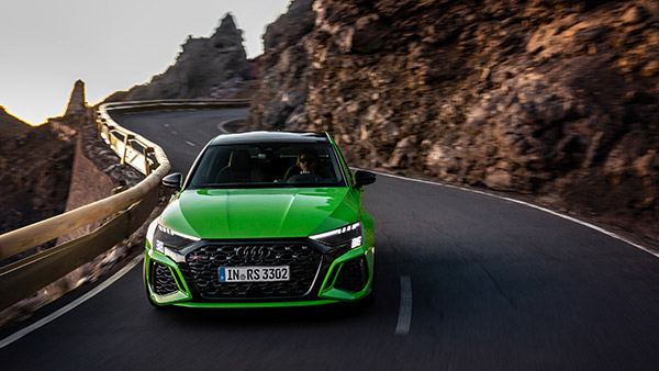 മെർസിഡീസ് AMG ശ്രേണിക്ക് വെല്ലുവിളിയായി RS 3 പെർഫോമെൻസ് മോഡലുകൾ അവതരിപ്പിച്ച് ഔഡി