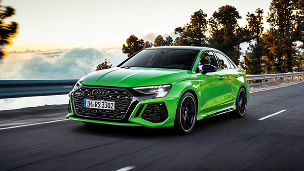 മെർസിഡീസ് AMG ശ്രേണിക്ക് വെല്ലുവിളിയായി RS 3 പെർഫോമെൻസ് മോഡലുകൾ അവതരിപ്പിച്ച് ഔഡി