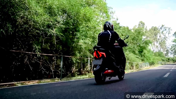 ആദ്യകാഴ്ചയില് തന്നെ ആരെയും മയക്കും; ഈവ് ആട്രിയോയുടെ റിവ്യൂ വിശേഷങ്ങള്