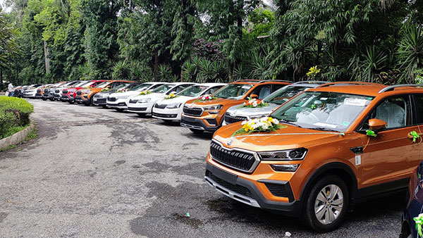 കുഷാഖിന് രാജകീയ വരവേല്പ്പ്; 50 മോഡലുകള് ഒന്നിച്ച് നിരത്തിലെത്തിച്ച് സ്കോഡ