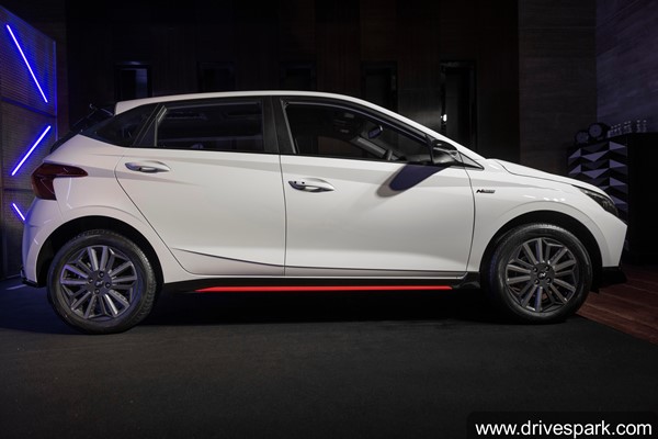 Hyundai i20 N-Line vs i20; നോർമൽ ഹോട്ട് ഹാച്ചുകളുടെ സമാനതകളും വ്യത്യാസങ്ങളും