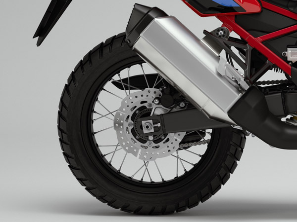 ഷാര്പ്പ് ലുക്കും പുതിയ കളര് ഓപ്ഷനും; 2022 Africa Twin-നെ അവതരിപ്പിച്ച് Honda