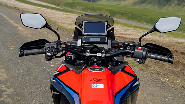 ഷാര്പ്പ് ലുക്കും പുതിയ കളര് ഓപ്ഷനും; 2022 Africa Twin-നെ അവതരിപ്പിച്ച് Honda