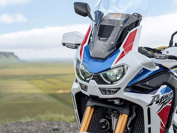 ഷാര്പ്പ് ലുക്കും പുതിയ കളര് ഓപ്ഷനും; 2022 Africa Twin-നെ അവതരിപ്പിച്ച് Honda