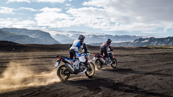 ഷാര്പ്പ് ലുക്കും പുതിയ കളര് ഓപ്ഷനും; 2022 Africa Twin-നെ അവതരിപ്പിച്ച് Honda