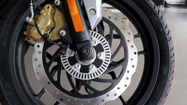 പുതിയ കളര് ഓപ്ഷനില് Pulsar RS200-നെ തിരിച്ചെത്തിച്ച് Bajaj; ഫസ്റ്റ്ലുക്ക് വോക്ക്എറൗണ്ട് വീഡിയോ ഇതാ