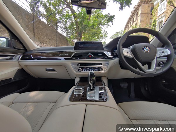 740Li M സ്പോര്ട്ട് പതിപ്പ് അവതരിപ്പിച്ച് ബിഎംഡബ്ല്യു; വില, ഫീച്ചറുകള് ഇങ്ങനെ