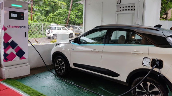 ഇനി സൗജന്യമില്ല; ഇലക്ട്രിക് വാഹനം ചാര്ജ് ചെയ്യുന്നതിന് നിരക്ക് ഈടാക്കാനൊരുങ്ങി KSEB