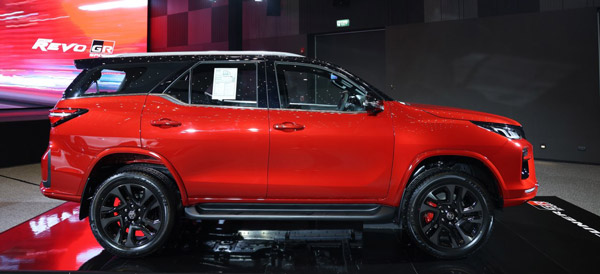 GR സ്പോർട്ടി വേരിയന്റിൽ അണിഞ്ഞൊരുങ്ങി Toyota Fortuner ലെജൻഡർ
