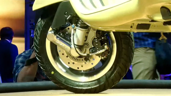 75-ാം വാര്ഷിക പതിപ്പുകളെ അവതരിപ്പിച്ച് Vespa; വില 1.25 ലക്ഷം രൂപ