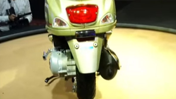 75-ാം വാര്ഷിക പതിപ്പുകളെ അവതരിപ്പിച്ച് Vespa; വില 1.25 ലക്ഷം രൂപ