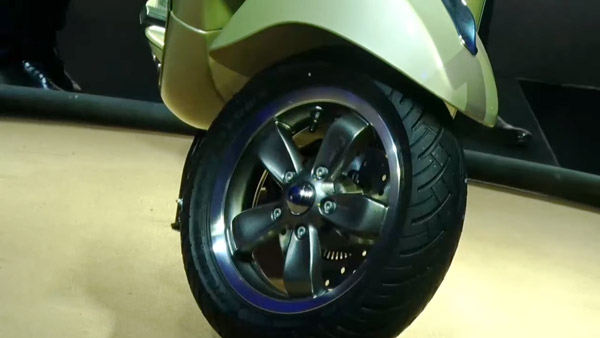 75-ാം വാര്ഷിക പതിപ്പുകളെ അവതരിപ്പിച്ച് Vespa; വില 1.25 ലക്ഷം രൂപ