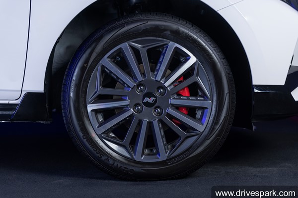 Hyundai-യുടെ കരുത്തനാവാന് i20 N-Line എത്തി; വില 9.84 ലക്ഷം രൂപ