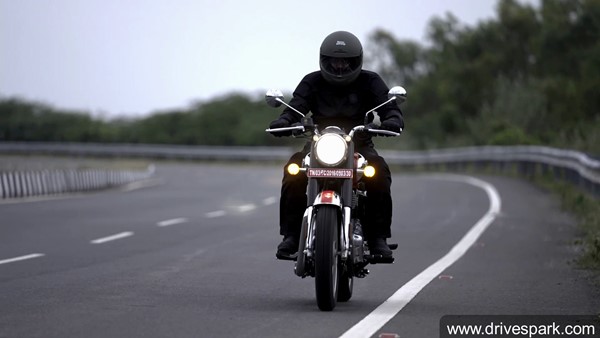 പ്രതാപകാലം തിരിച്ച് പിടിക്കാന് Royal Enfield; 2021 Classic 350-യുടെ റിവ്യൂ വിശേഷങ്ങള് ഇതാ