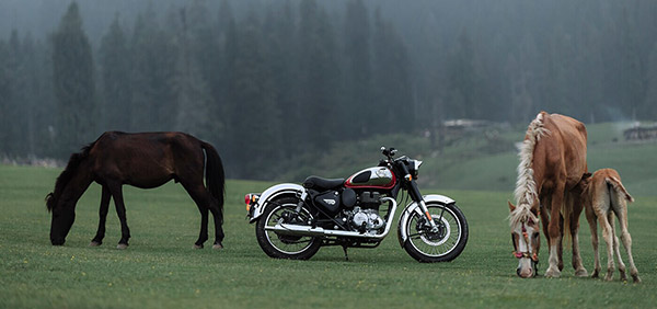 Royal Enfield-മായിട്ടുള്ള പങ്കാളിത്തം ശക്തിപ്പെടുത്തി CEAT; Classic 350-യ്ക്ക് ടയറുകള് വിതരണം ചെയ്യും