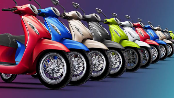 TVS iQube തന്നെ കേമന്; 2021 ഓഗസ്റ്റിലും Bajaj Chetak പിന്നിലാക്കി വില്പ്പന