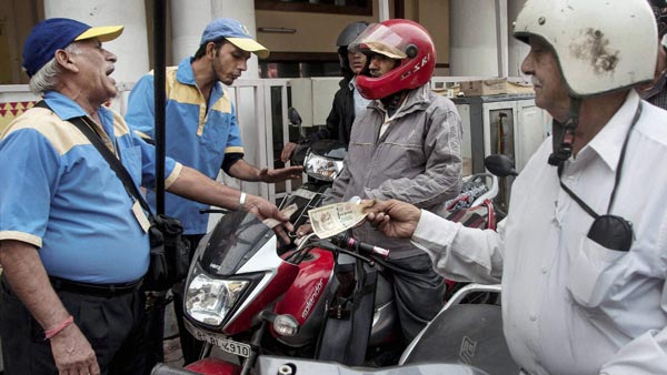 വരുമാനം മുട്ടും; പെട്രോൾ ഡീസൽ വിലകൾ GST -ക്ക് കീഴിൽ വന്നാൽ സർക്കാരുകളുടെ നഷ്ടം ഇങ്ങനെ