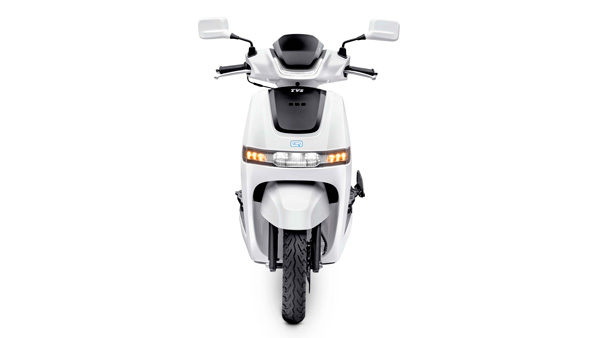 TVS iQube തന്നെ കേമന്; 2021 ഓഗസ്റ്റിലും Bajaj Chetak പിന്നിലാക്കി വില്പ്പന